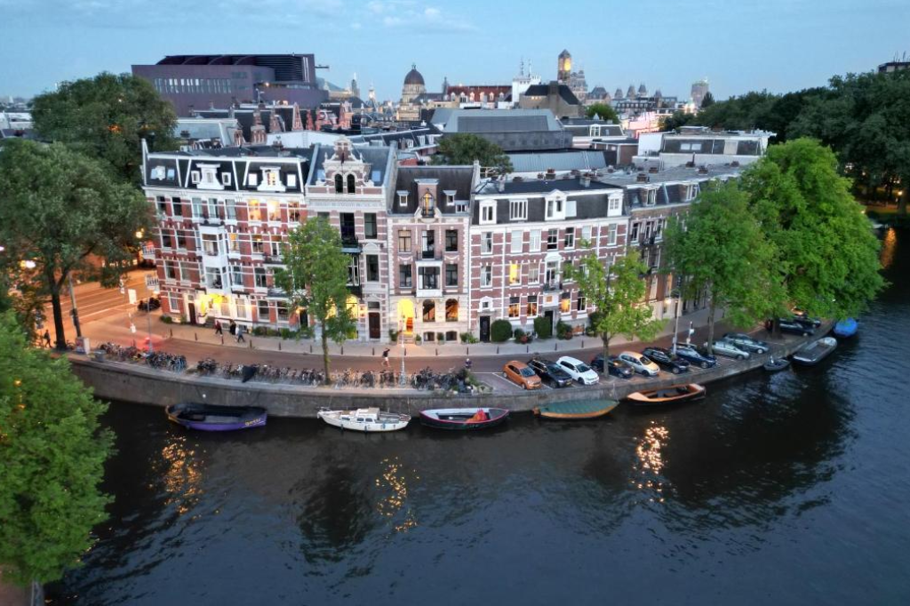 Schilder werkzaamheden The View Amsterdam